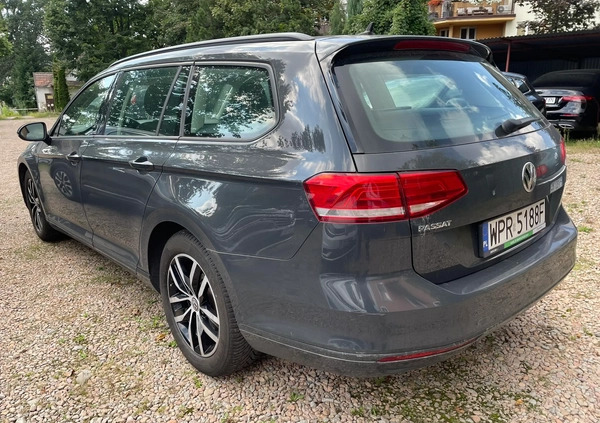 Volkswagen Passat cena 64944 przebieg: 275000, rok produkcji 2018 z Kraków małe 191